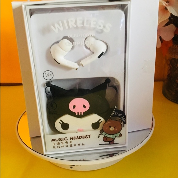 Kuromi wireless headphones NWT - Picture 2 of 3